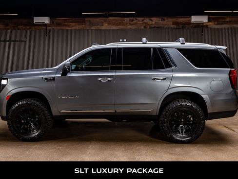 Used 2022 GMC Yukon SLT w/ SLT Premium Package image 6
