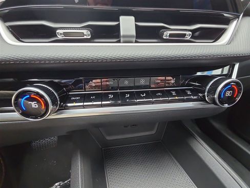 New 2026 Chevrolet Equinox LT w/ Convenience Package II image 18