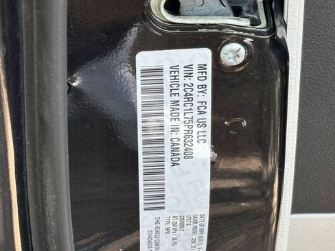 Used 2023 Chrysler Pacifica Touring-L image 24