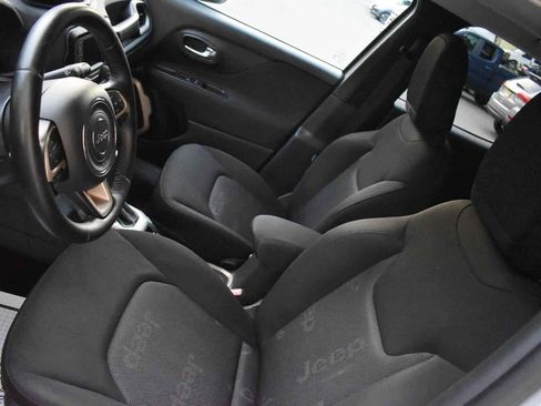Used 2016 Jeep Renegade Latitude AWD/4WD image 9