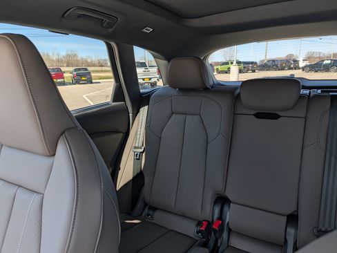 Certified 2025 Audi Q5 Prestige AWD/4WD image 12