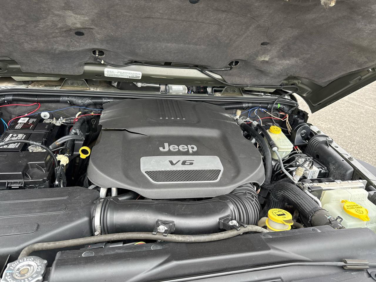 Used 2015 Jeep Wrangler Unlimited Rubicon w/ Connectivity Group AWD/4WD image 26