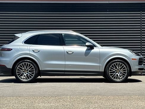 Used 2023 Porsche Cayenne AWD/4WD image 9