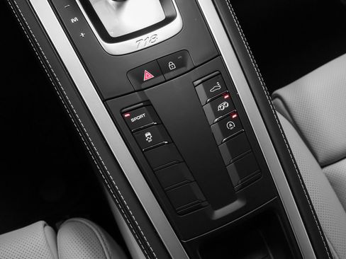 Certified 2025 Porsche 718 Cayman RWD image 40