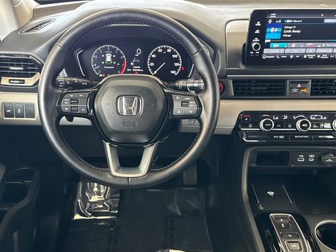 Used 2025 Honda Pilot Touring image 15