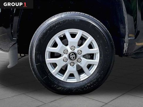 Certified 2024 Toyota Tacoma SR5 AWD/4WD image 11