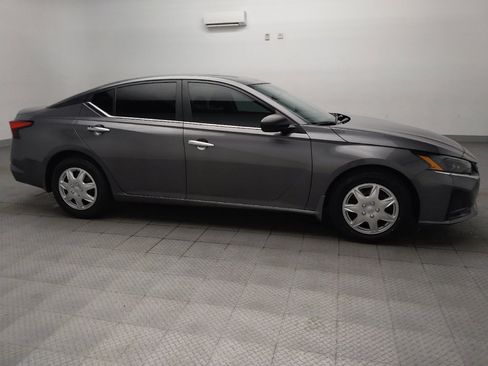 Used 2025 Nissan Altima 2.5 S FWD image 11