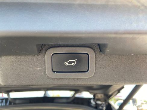 Used 2019 Land Rover Discovery HSE Luxury image 26