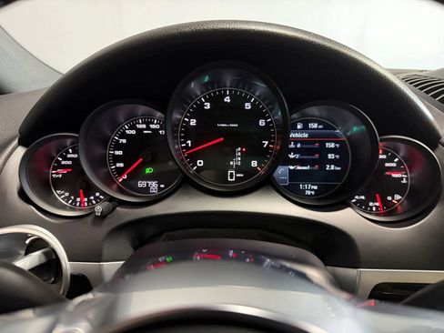 Used 2018 Porsche Cayenne Platinum Edition AWD/4WD image 11