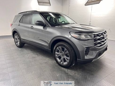 New 2026 Ford Explorer Active w/ Active Comfort Package AWD/4WD image 6
