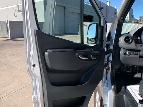 Used 2022 Mercedes-Benz Sprinter 2500 image 11