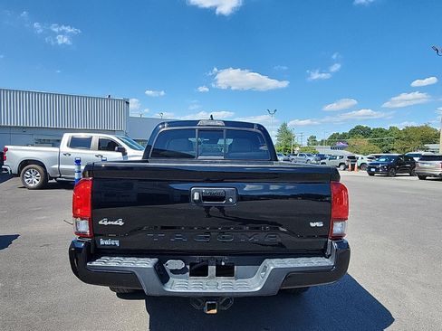 Used 2021 Toyota Tacoma SR AWD/4WD image 4