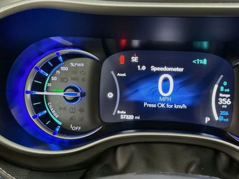 Used 2024 Chrysler Pacifica Limited FWD image 12