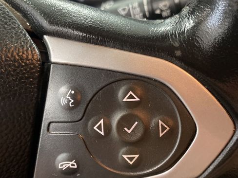 Used 2021 Chevrolet Colorado LT w/ Fleet Safety Package image 9