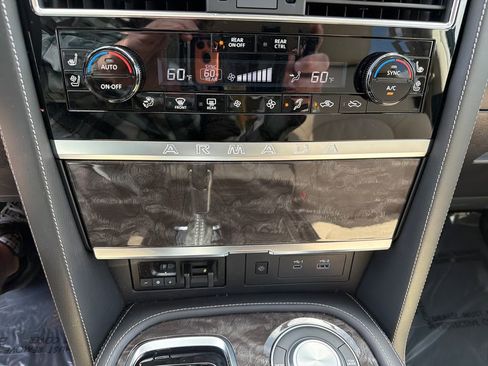 Used 2024 Nissan Armada Platinum w/ Captain's Chairs Package RWD image 30