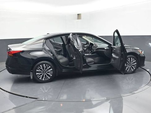 Used 2024 Nissan Altima 2.5 SV FWD image 47