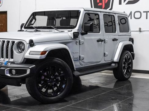 Used 2022 Jeep Wrangler Unlimited Sahara w/ Cold Weather Group image 9