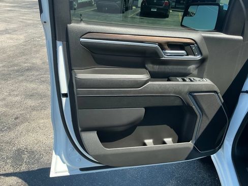 Used 2024 Chevrolet Silverado 1500 LT AWD/4WD image 19