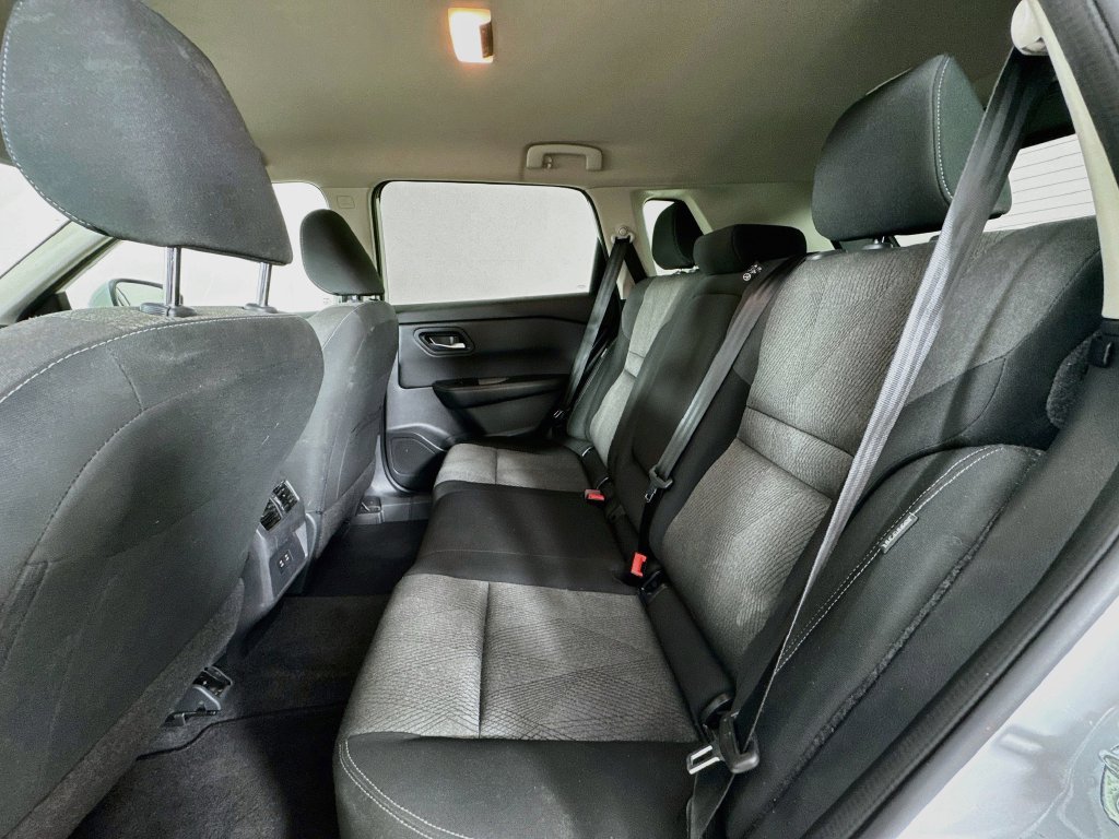 Used 2025 Nissan Rogue SV FWD image 27