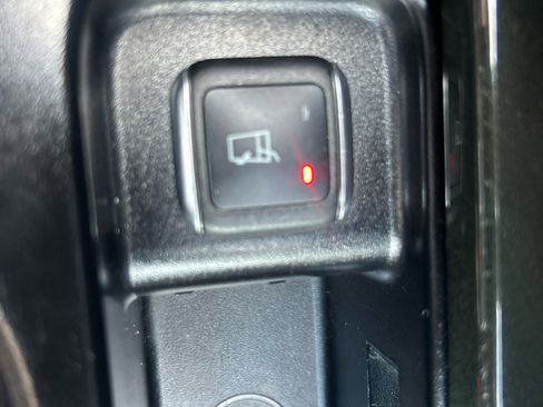 Used 2017 Mercedes-Benz GLS 450 4MATIC image 25