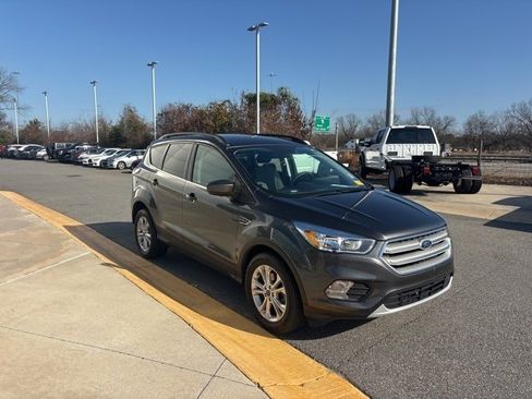 Used 2018 Ford Escape SE image 7