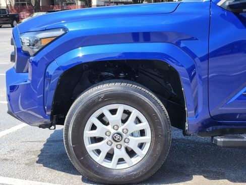 Certified 2025 Toyota Tacoma SR5 AWD/4WD image 7