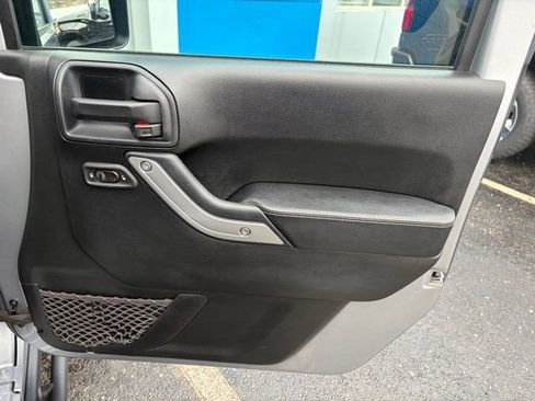 Used 2016 Jeep Wrangler Unlimited Rubicon image 19