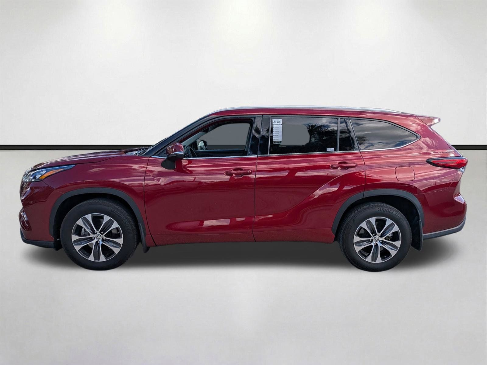 Used 2020 Toyota Highlander XLE AWD/4WD image 7