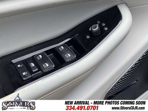 Used 2021 Jeep Grand Cherokee L Overland w/ Luxury Tech Group IV AWD/4WD image 20