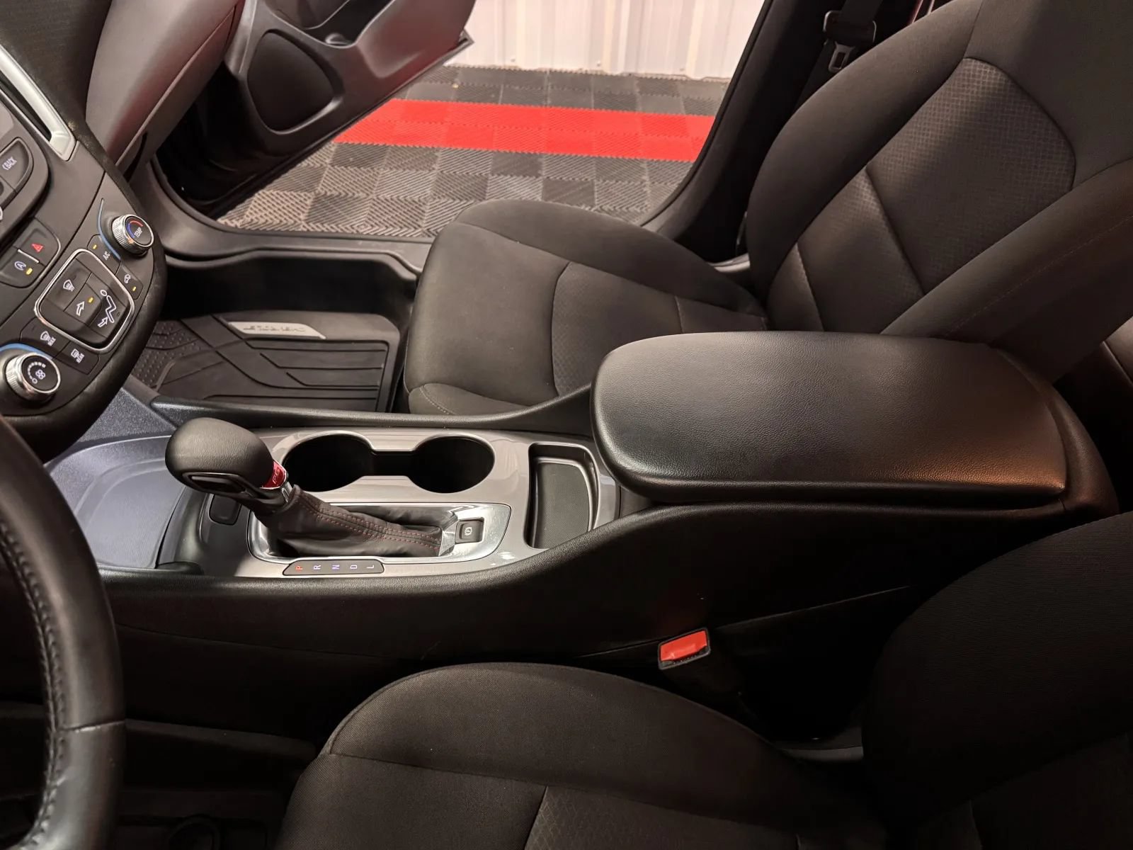 Used 2022 Chevrolet Malibu RS w/ LPO, Floor Liner Package FWD image 33