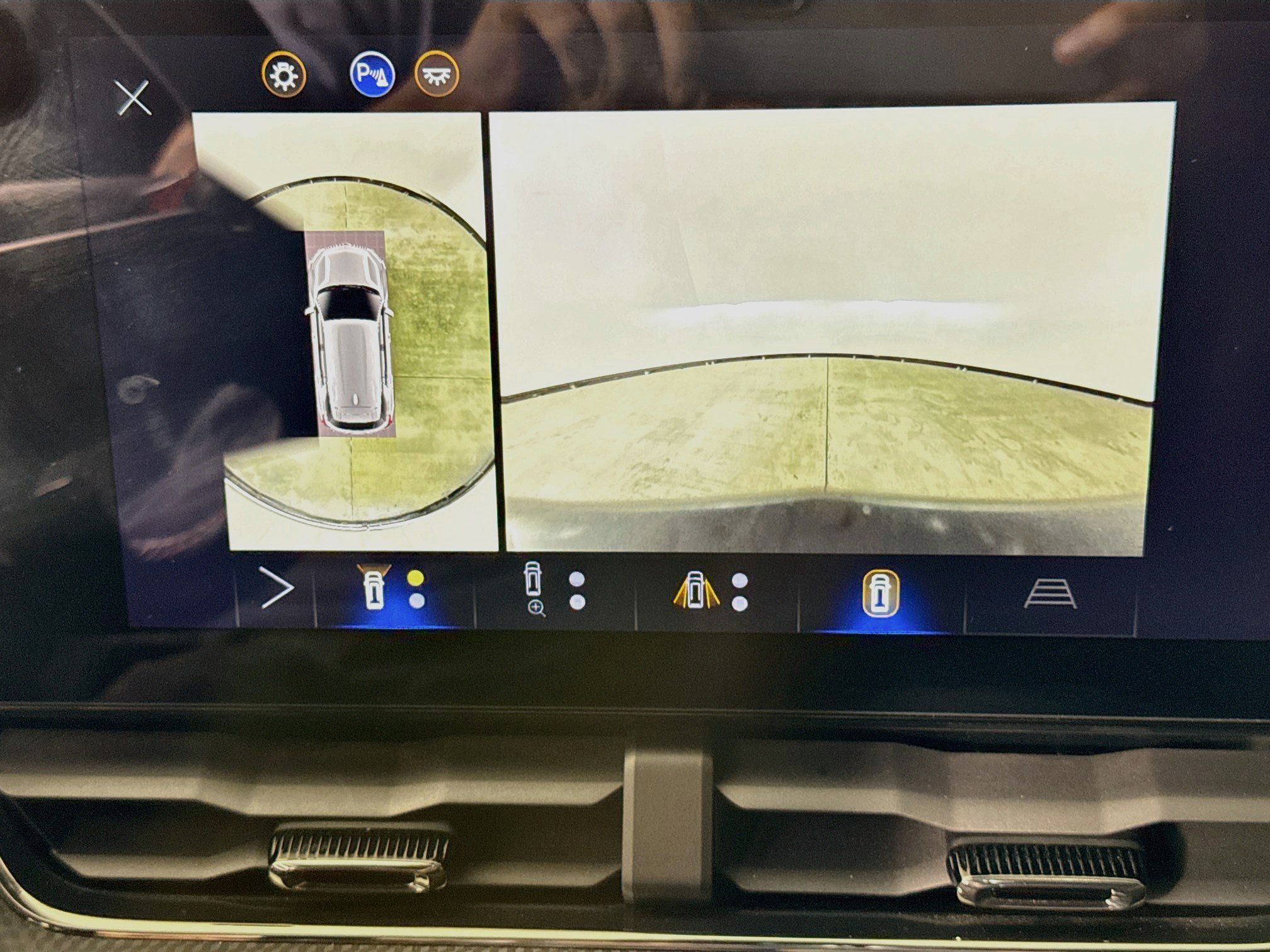 Used 2025 Chevrolet Equinox RS w/ Safety and Technology Package FWD image 16