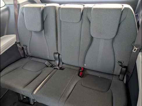 Used 2024 Kia Carnival LX FWD image 14