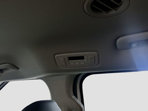 Used 2026 Kia Carnival FWD image 27