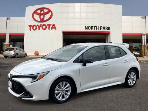Certified 2026 Toyota Corolla SE FWD image 1