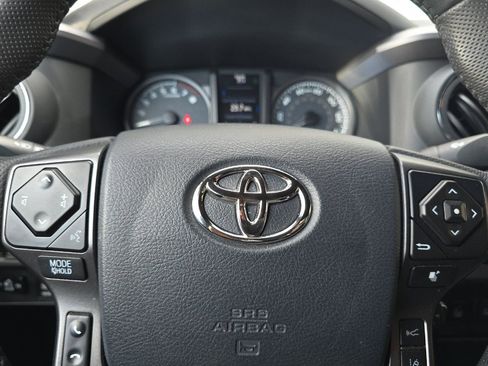 Used 2018 Toyota Tacoma TRD Sport w/ Technology Package image 25