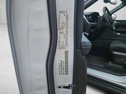 Used 2024 Jeep Grand Cherokee Laredo RWD image 15