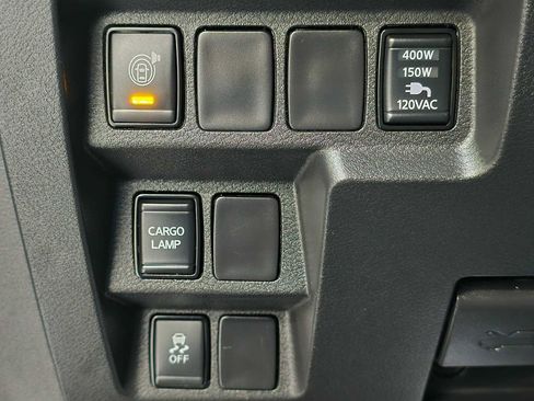 Used 2024 Nissan Frontier SV w/ SV Convenience Package RWD image 17