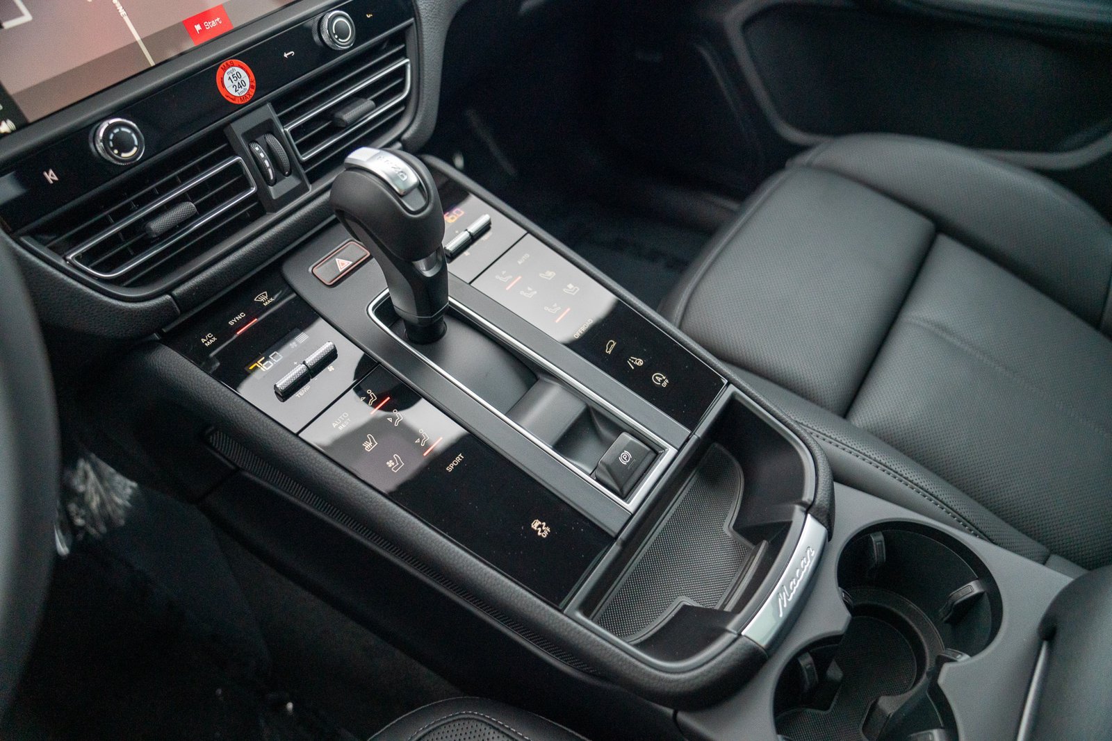 Certified 2026 Porsche Macan AWD/4WD image 21