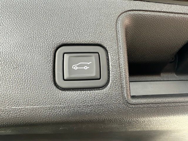 Used 2024 GMC Terrain SLT AWD/4WD image 29