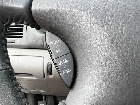 Used 2004 Toyota Camry XLE FWD image 35