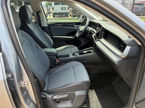 Used 2026 Volkswagen Tiguan SE AWD/4WD image 33