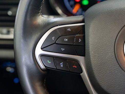 Used 2020 Jeep Grand Cherokee Altitude AWD/4WD image 16