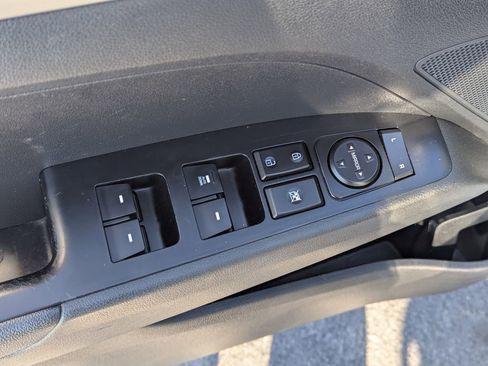 Used 2019 Hyundai Elantra SE w/ Cargo Package image 25