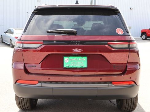 New 2026 Jeep Grand Cherokee Altitude AWD/4WD image 4