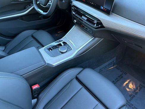 Used 2025 BMW 330i Sedan w/ Premium Package RWD image 19