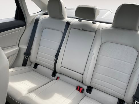 Used 2023 Volkswagen Jetta SE w/ Panoramic Sunroof Package FWD image 16