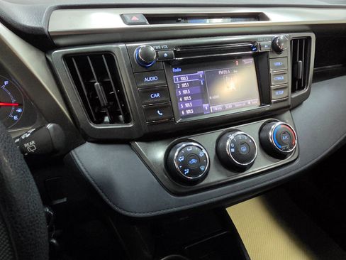 Used 2015 Toyota RAV4 LE image 20