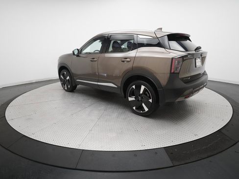 Certified 2025 Nissan Kicks SR image 13