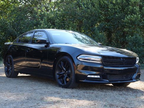 Used 2016 Dodge Charger R/T w/ Navigation & Travel Group image 7