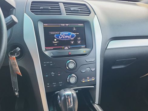 Used 2013 Ford Explorer XLT AWD/4WD image 26
